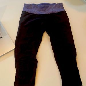 Size 4 lululemon cropped capris